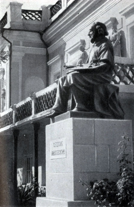 Рис. 1. Памятник великому маринисту